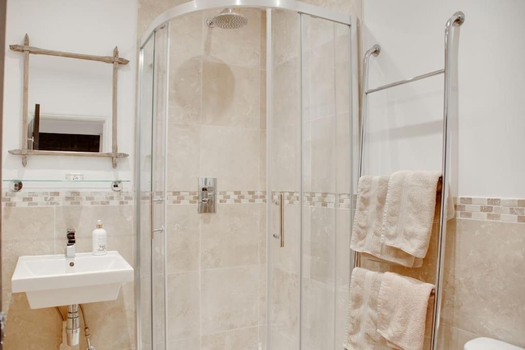 Princes Villa - Large Fully Self Contained Flat, 5 Minutes From The Sea Hastings Ngoại thất bức ảnh